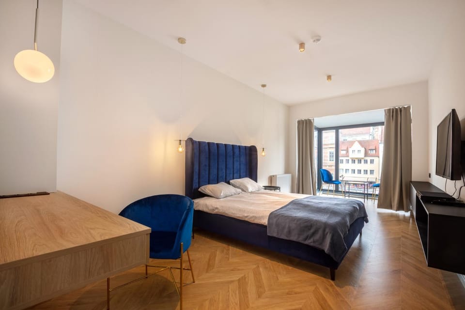 Bed, Bedroom, Landmark view, River view