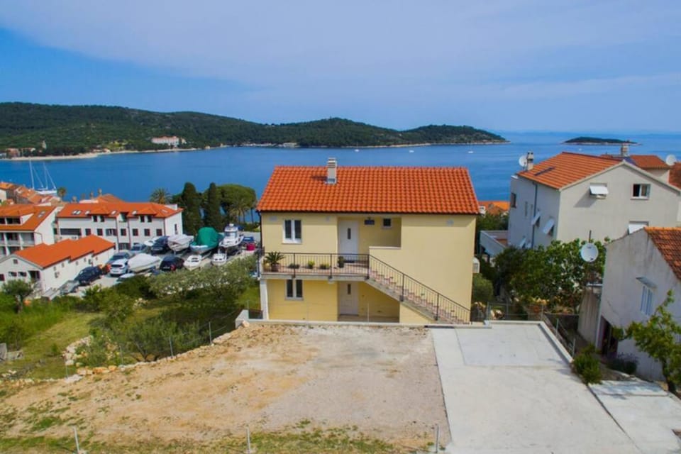 Apartment Sandra (2+2) with a breathtaking view 2 Apartment in Vis