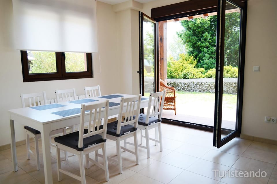 Seating area, Dining area