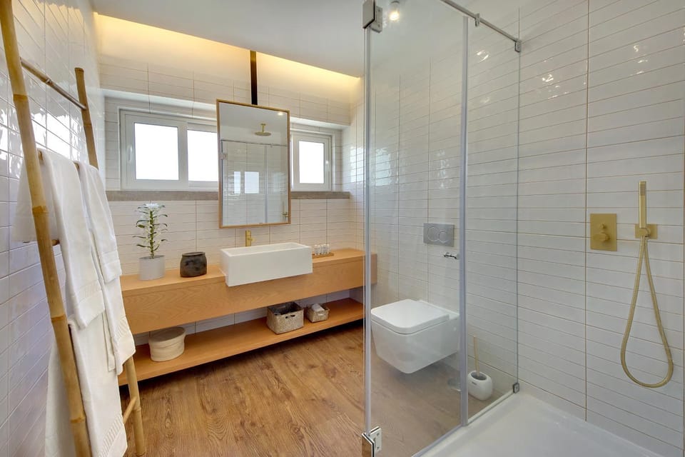 Toilet, Day, Night