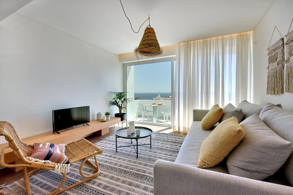Communal lounge/ TV room, Balcony/Terrace