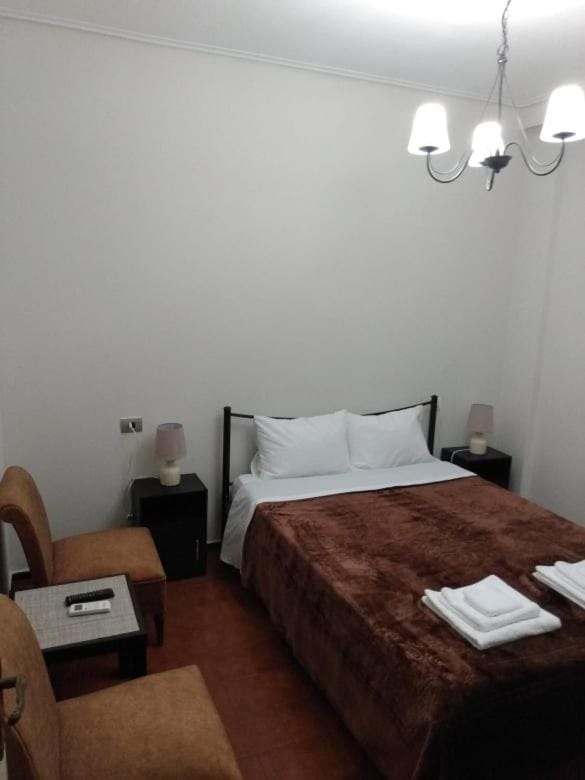 TV and multimedia, Seating area, Bedroom