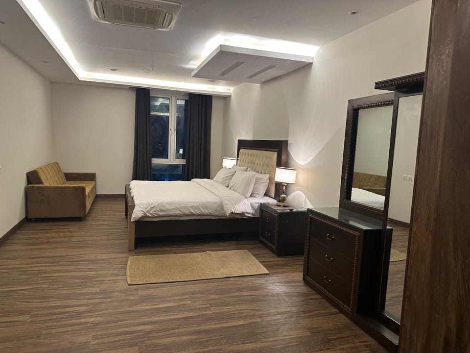 Royal Guest House DHA Phase 4 Lahore Bed and Breakfast in Lahore