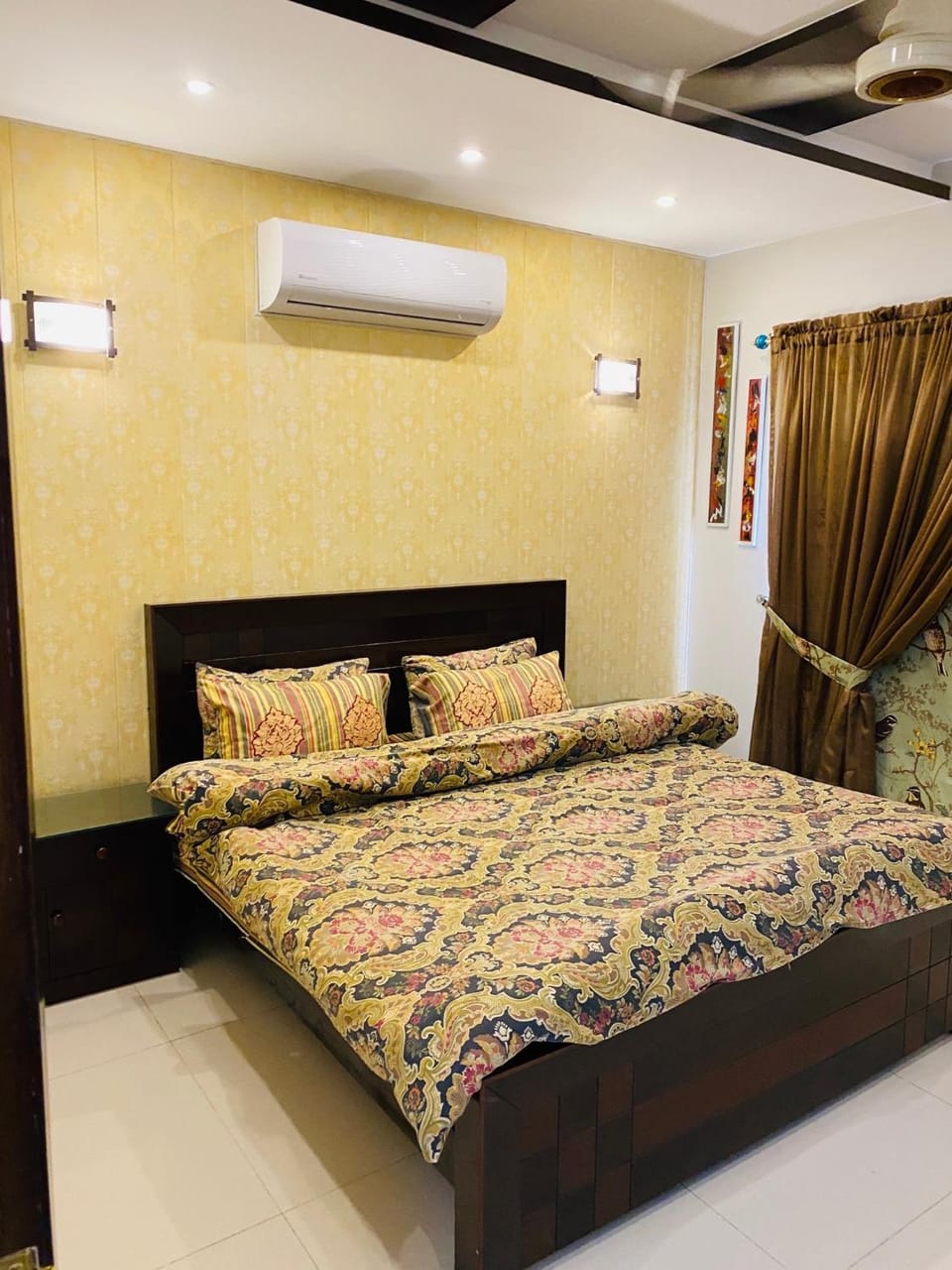Royal Guest House DHA Phase 4 Lahore Bed and Breakfast in Lahore