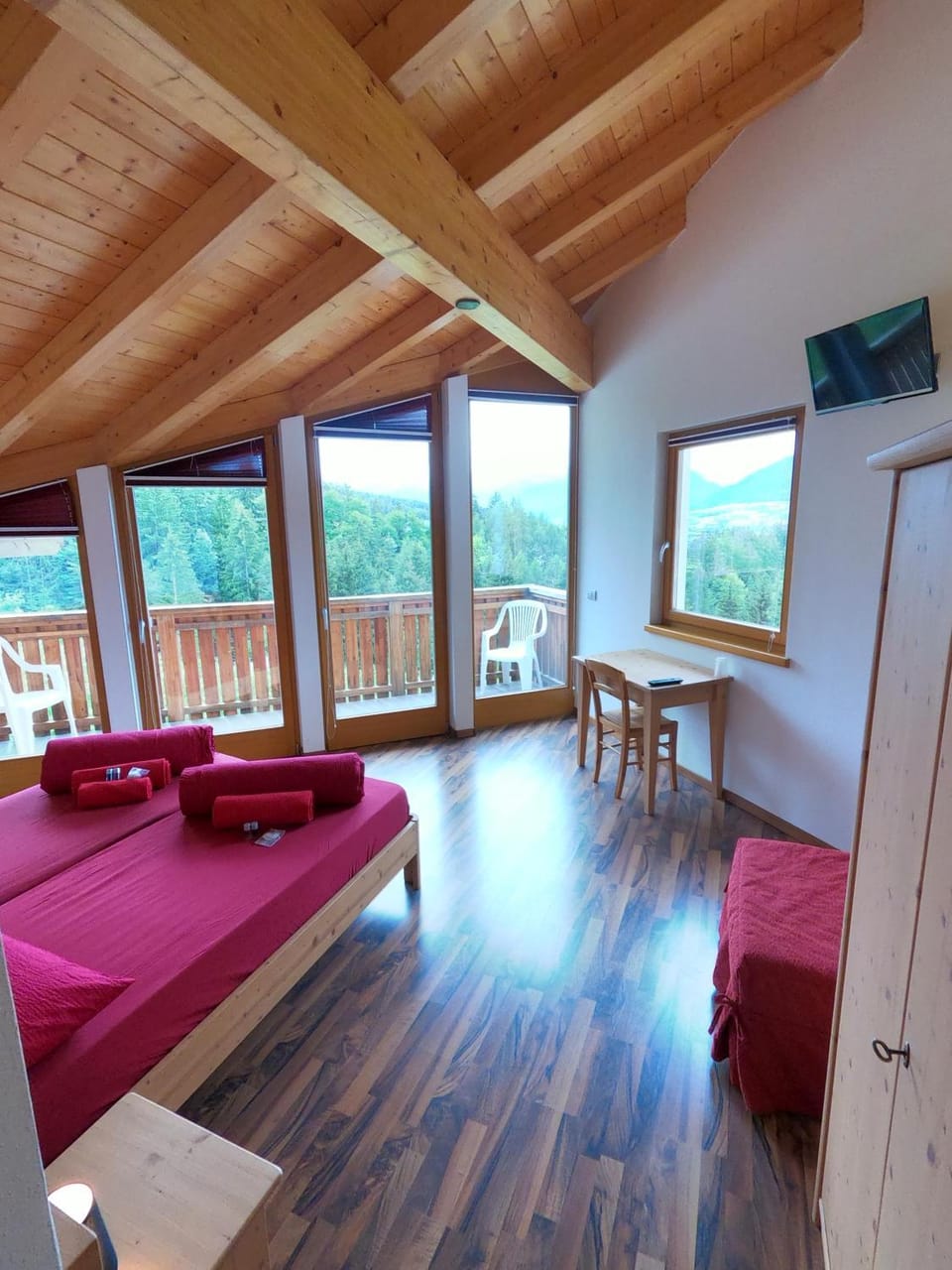 Photo of the whole room, Bedroom, Mountain view