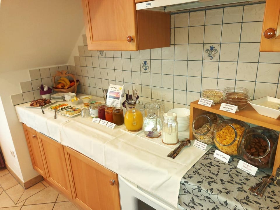 Breakfast, Buffet breakfast