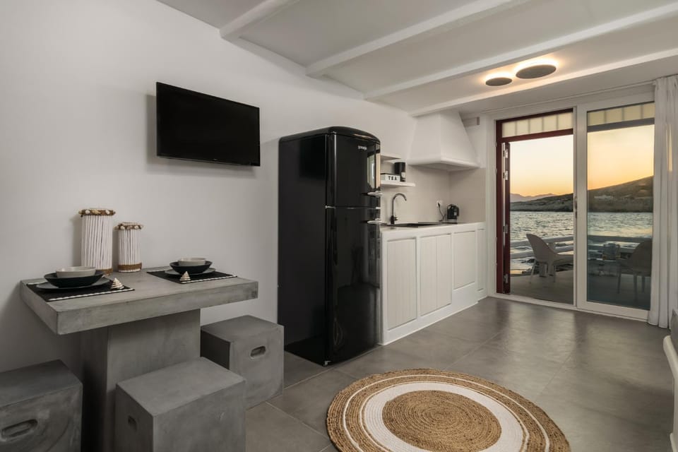 Peter's Sea and Sαnd Residence House in Milos