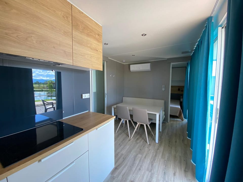 Kitchen or kitchenette, Seating area