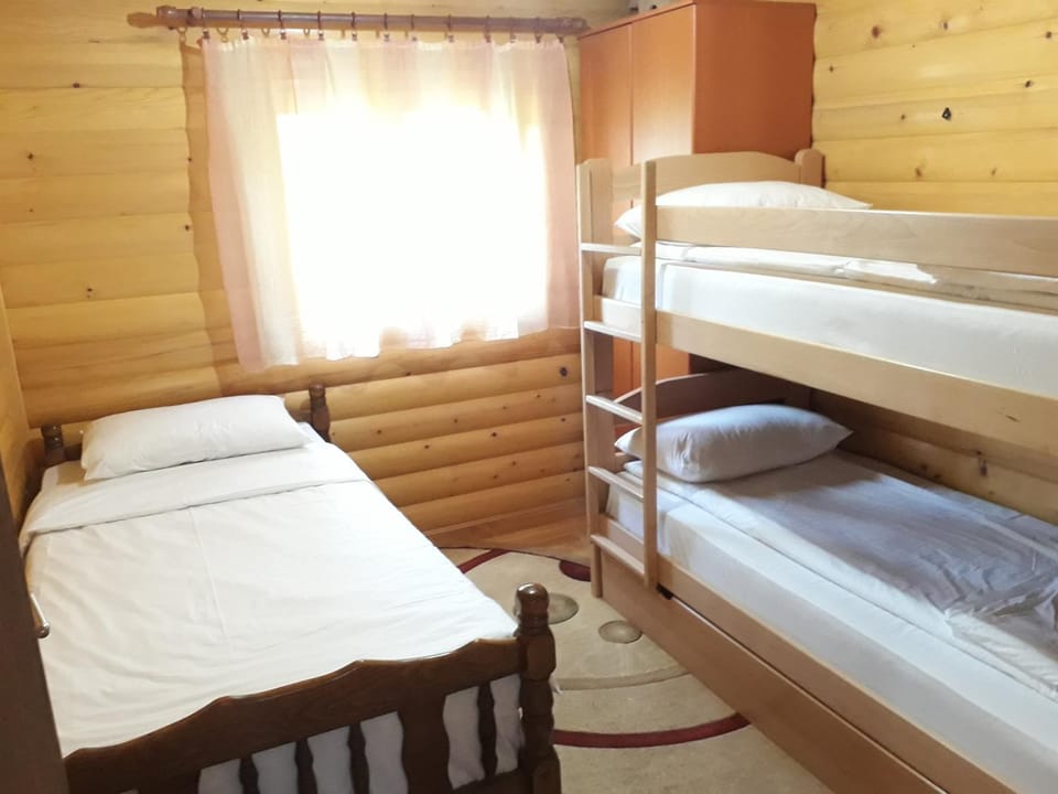 IN TARA KUCA ZA ODMOR House in Zlatibor District, Serbia