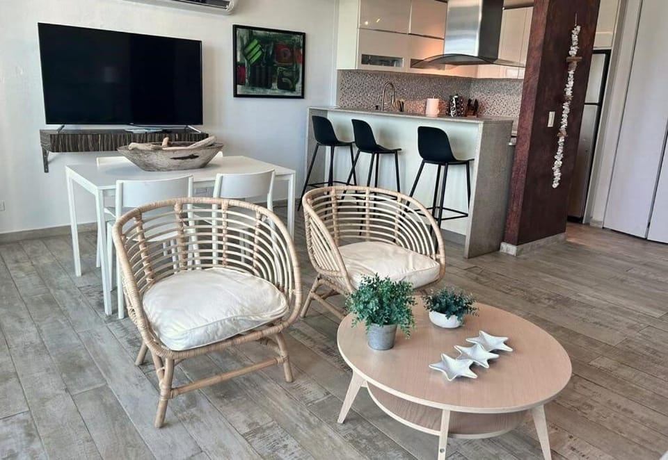 WE HAVE WATAER! Brisa Marina OCEAN VIEW BALCONY BEACHFRONT Apartment in San Juan