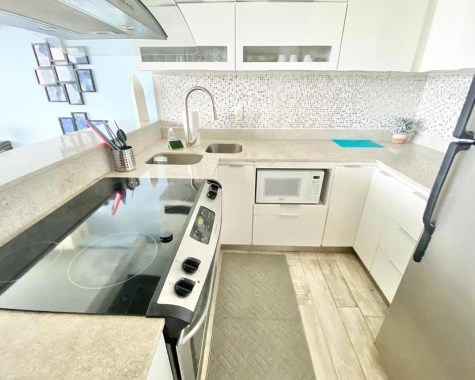 WE HAVE WATAER! Brisa Marina OCEAN VIEW BALCONY BEACHFRONT Apartment in San Juan