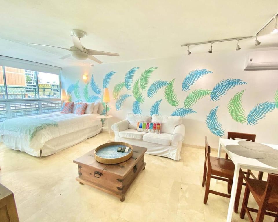KASA El Sol by the Sea with Pool and Parking Apartment in San Juan