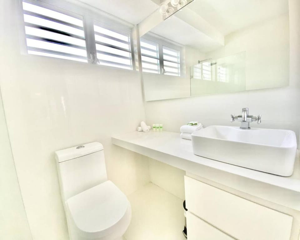 KASA El Sol by the Sea with Pool and Parking Apartment in San Juan