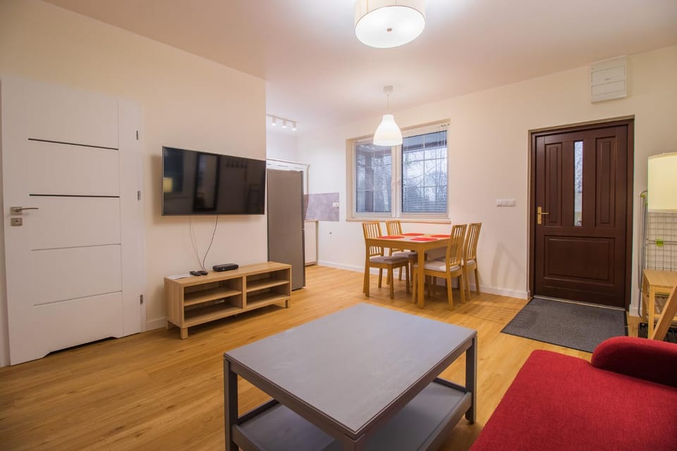 TV and multimedia, Kitchen or kitchenette, Living room, Seating area, Dining area