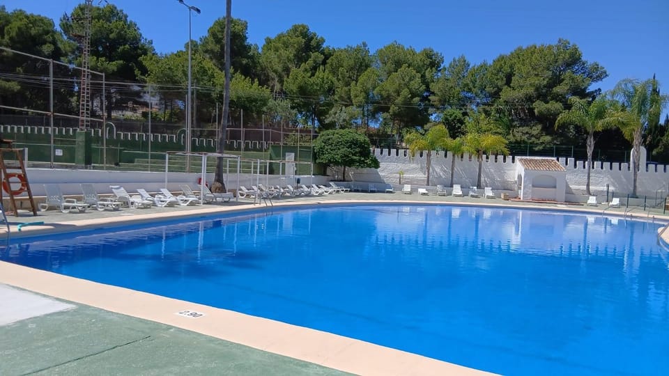 Swimming pool, Swimming pool