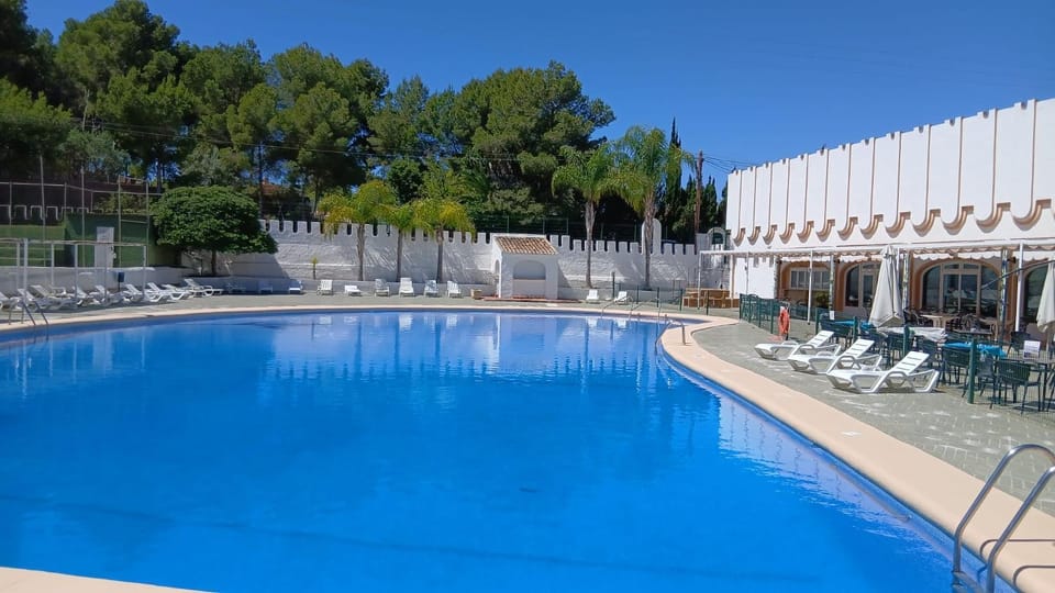 Swimming pool, Swimming pool