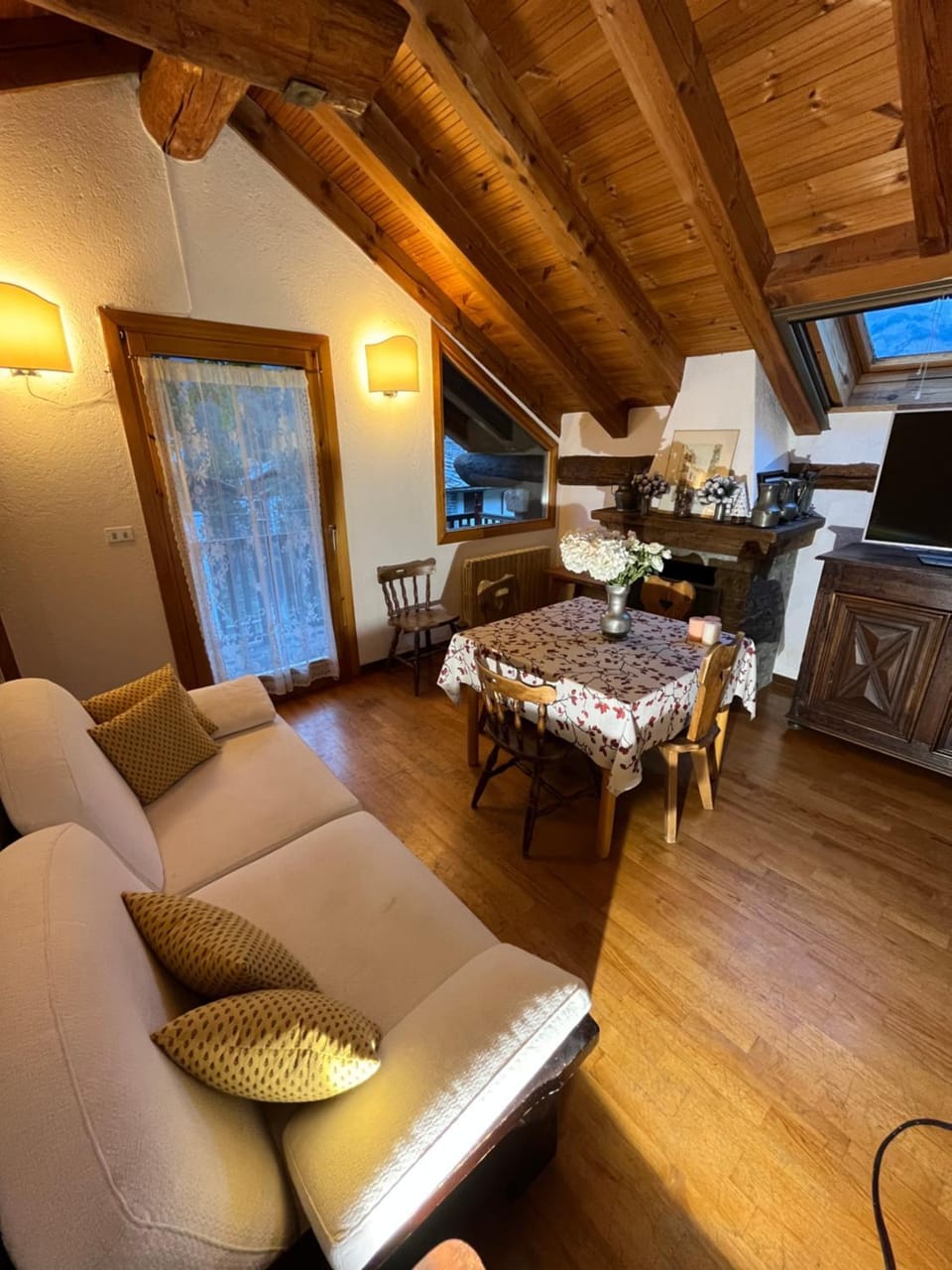 Chalet Blanc "La Mansarda" Apartment in Courmayeur