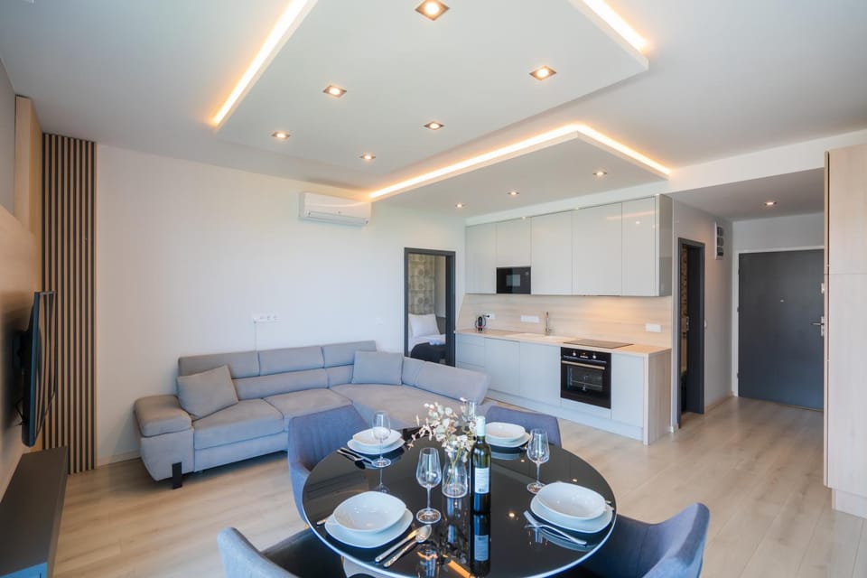Kitchen or kitchenette, Living room, Seating area, Dining area