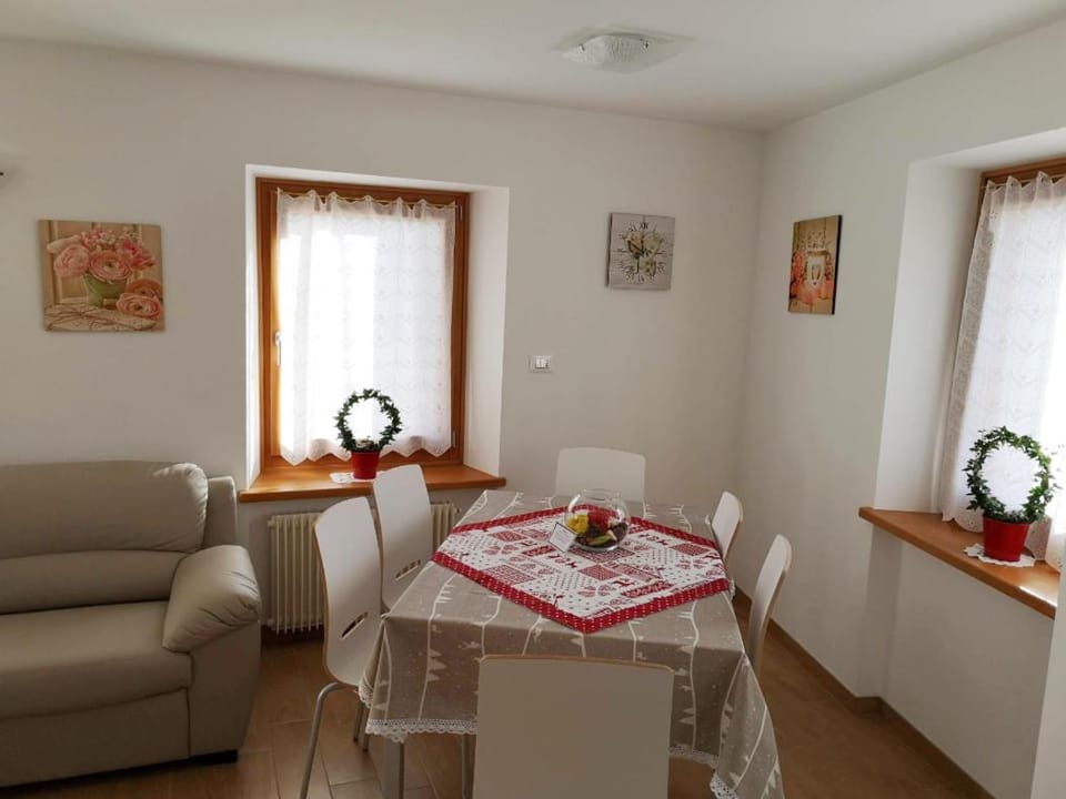 Appartamento Rosina, per 4/6 persone. In centro Apartment in Trentino-South Tyrol