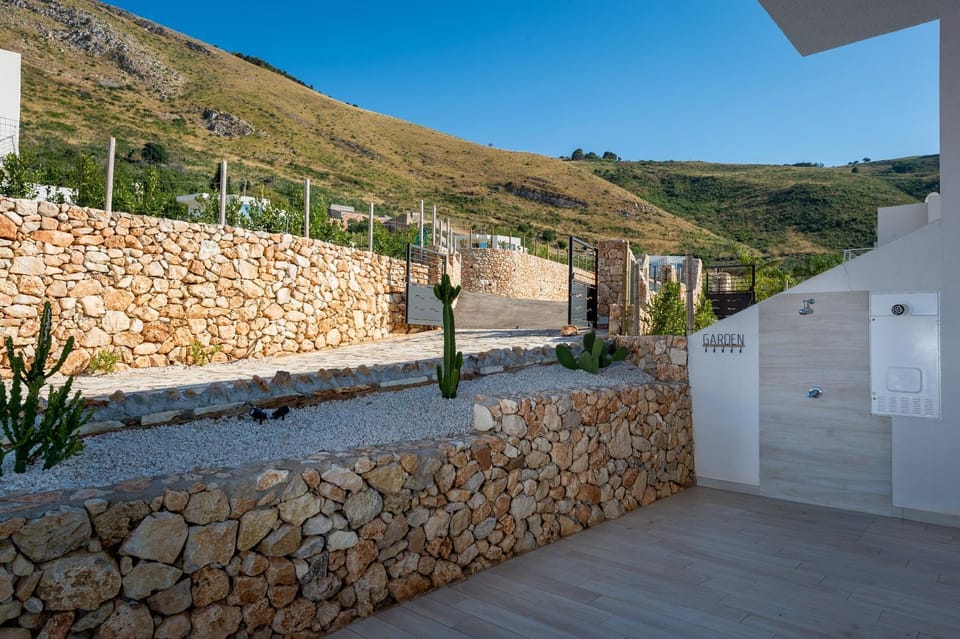 Patio, Garden, Balcony/Terrace