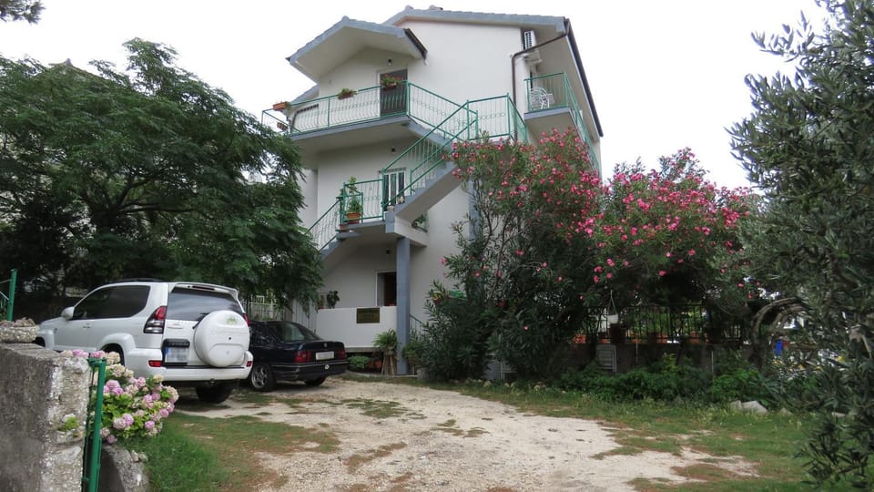 Property building, Patio, Garden