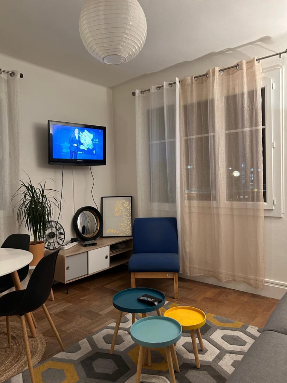 TV and multimedia, Seating area