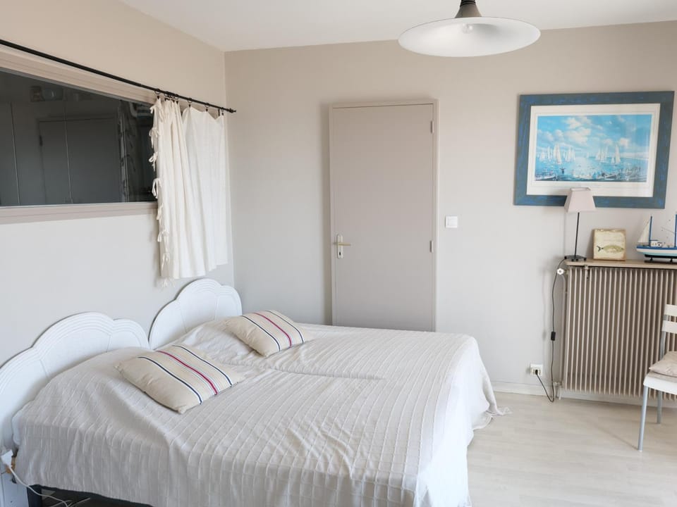 Appartement T2 en front de mer avec balcon, garage et ascenseur, Les Sables-d'Olonne - FR-1-197-475 Apartment in Les Sables-d'Olonne