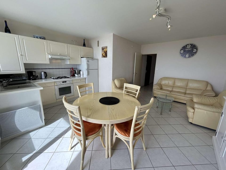 Appartement 3 pièces, balcon face mer, Saint-Jean-de-Monts - FR-1-224C-136 Apartment in Saint-Jean-de-Monts