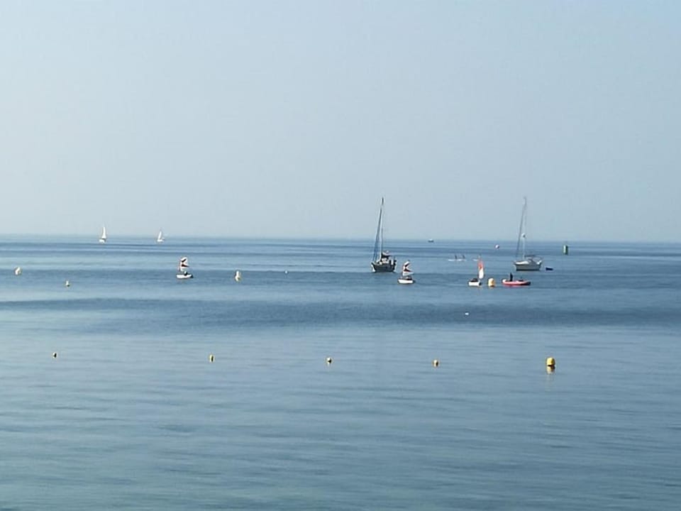 Bénodet : Appartement rénové face mer, 100m de la plage, parking privé, balcon, 3 étoiles, 4 pers. - FR-1-481-80 Apartment in Bénodet