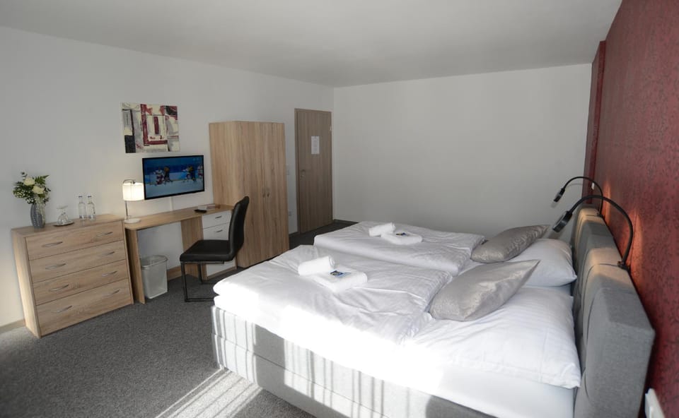 Bed, TV and multimedia, wardrobe