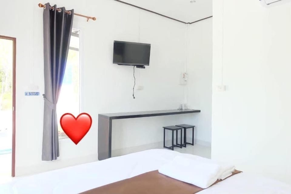 Bed, TV and multimedia, Bedroom, hair dresser