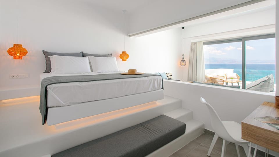 Bed, View (from property/room), Balcony/Terrace, Photo of the whole room, Sea view