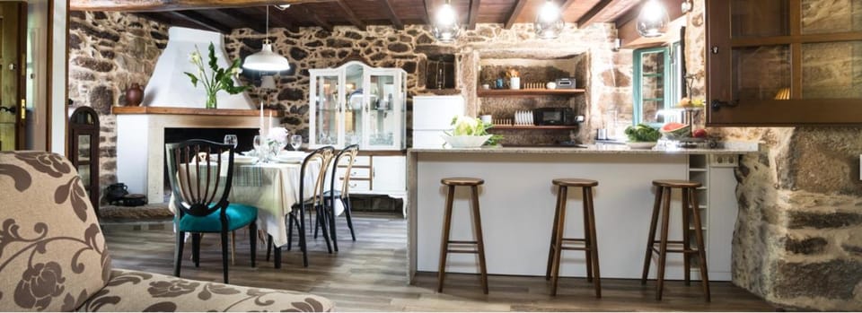 A Casa dos Avós es una casa de Piedra de 1850 con Piscina y en plena Naturaleza en Galicia House in Galicia