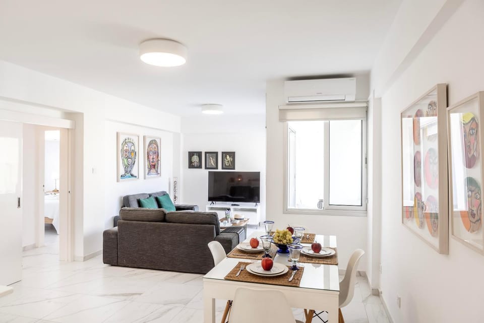 TV and multimedia, Living room, Dining area