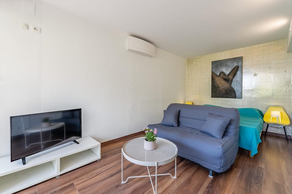 Property building, Living room