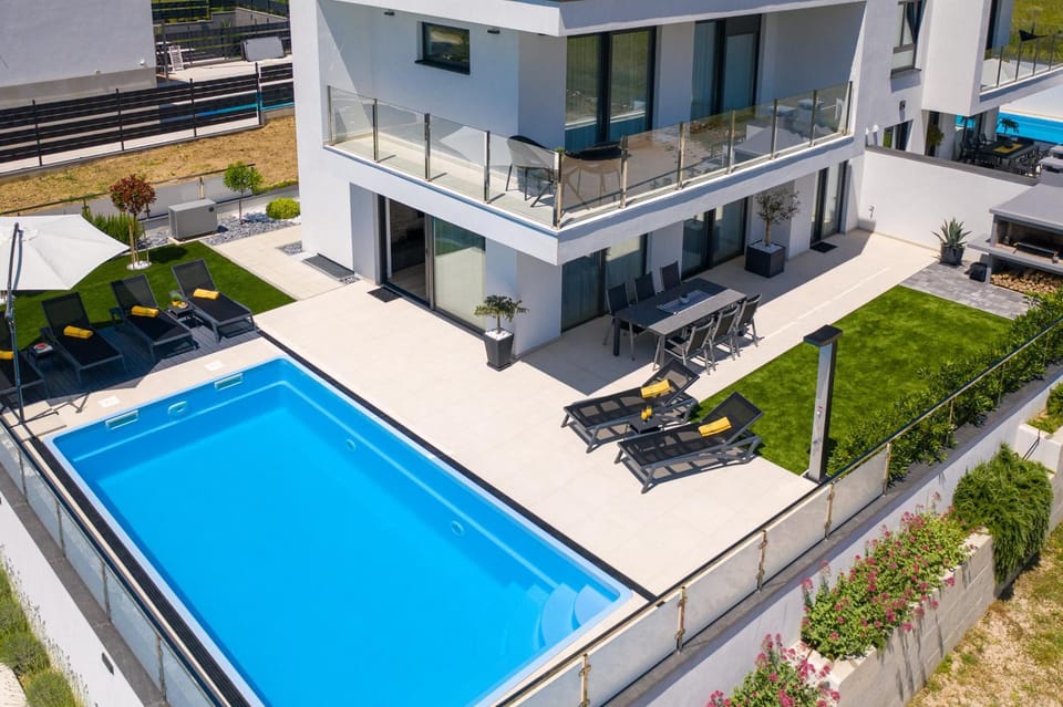 Beach, Swimming pool, Swimming pool