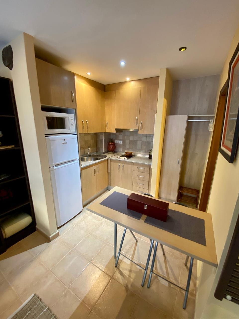 Kitchen or kitchenette, Dining area, stove, wardrobe