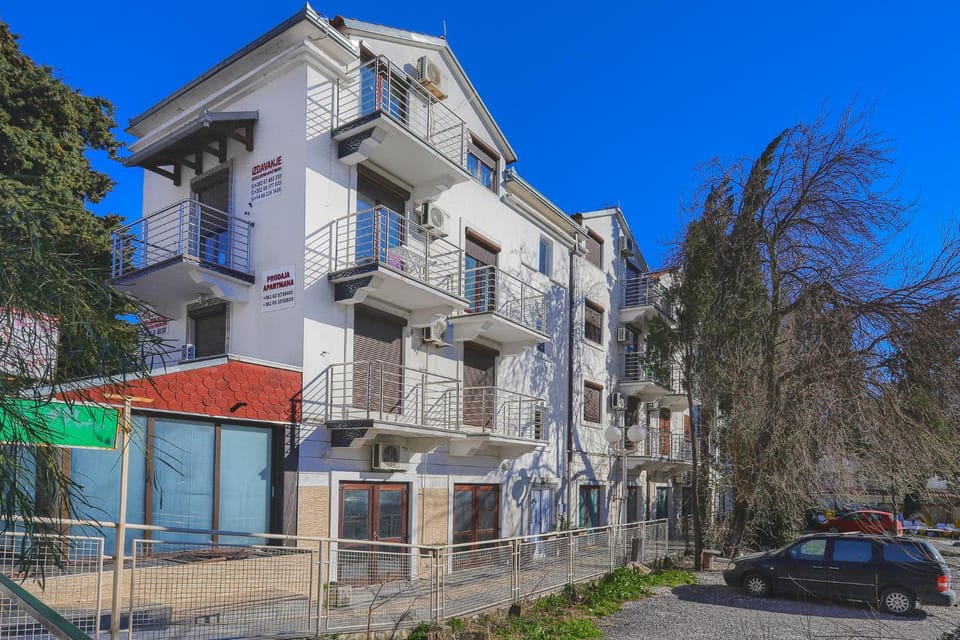Property building, Facade/entrance