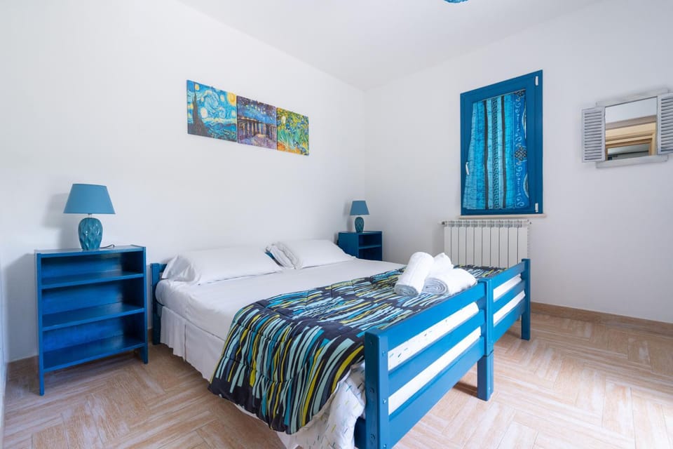 Bed, Photo of the whole room