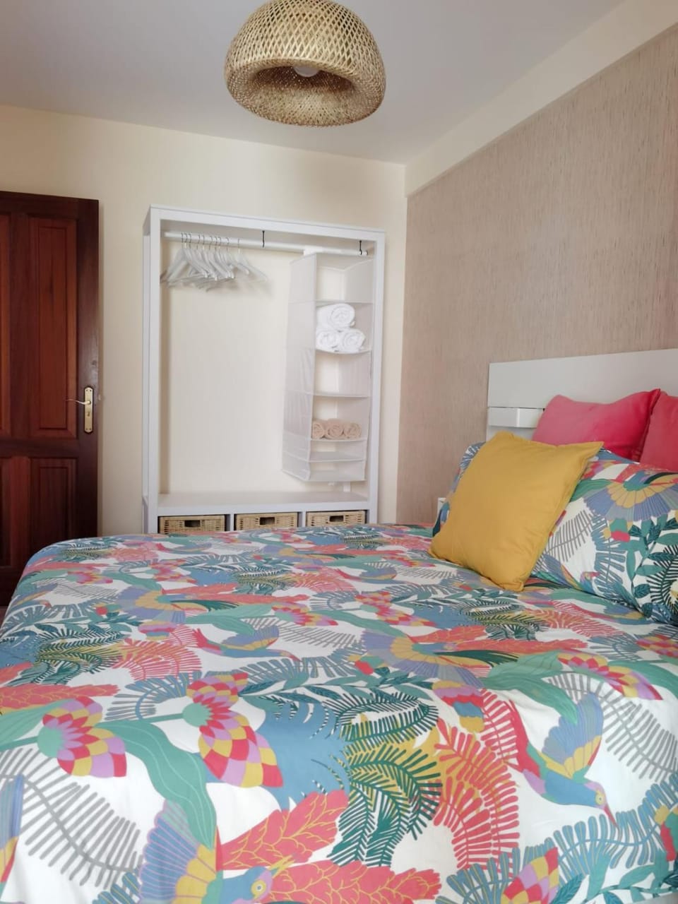 Bed, Photo of the whole room, Bedroom