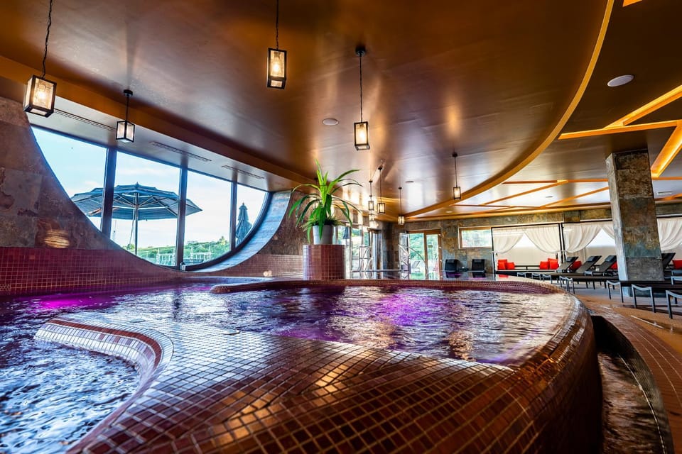 Hot Tub, Swimming pool