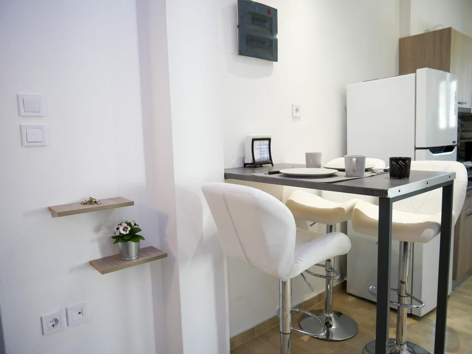 Coffee/tea facilities, Dining area