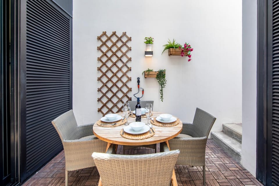 Patio, Dining area