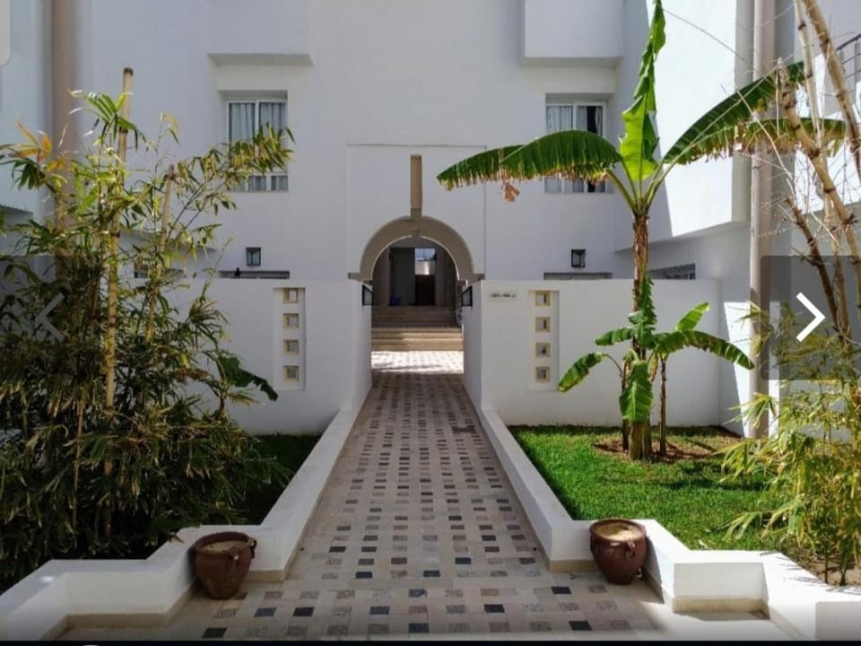Patio, Facade/entrance