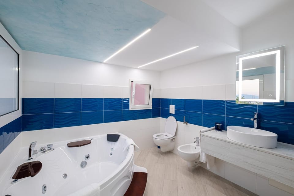 Toilet, Bathroom, Bath