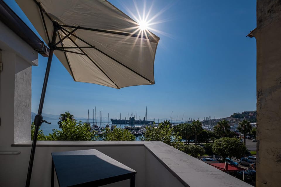 Natural landscape, View (from property/room), Balcony/Terrace, City view, Sea view