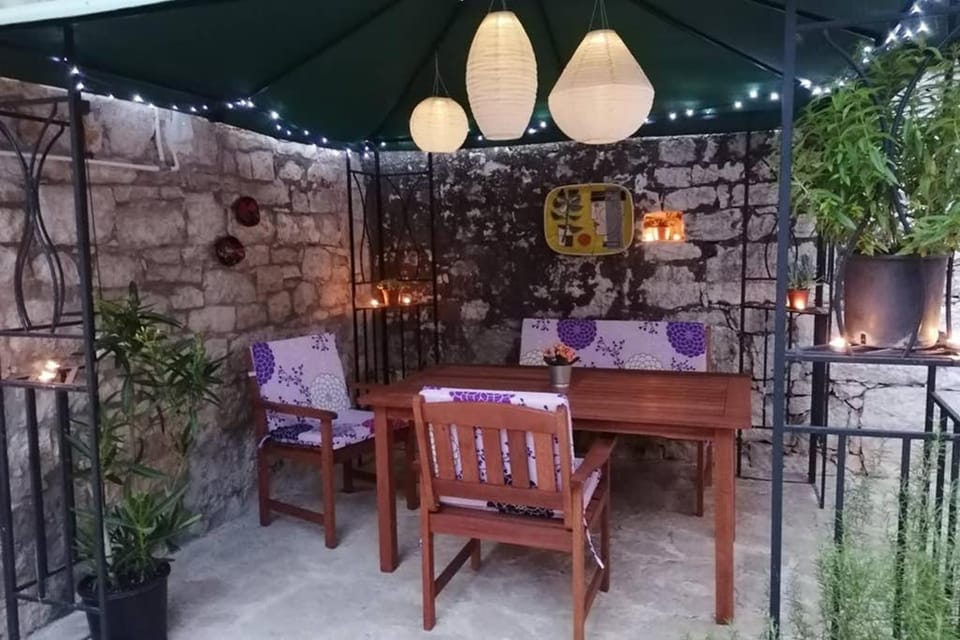 Patio, Dining area