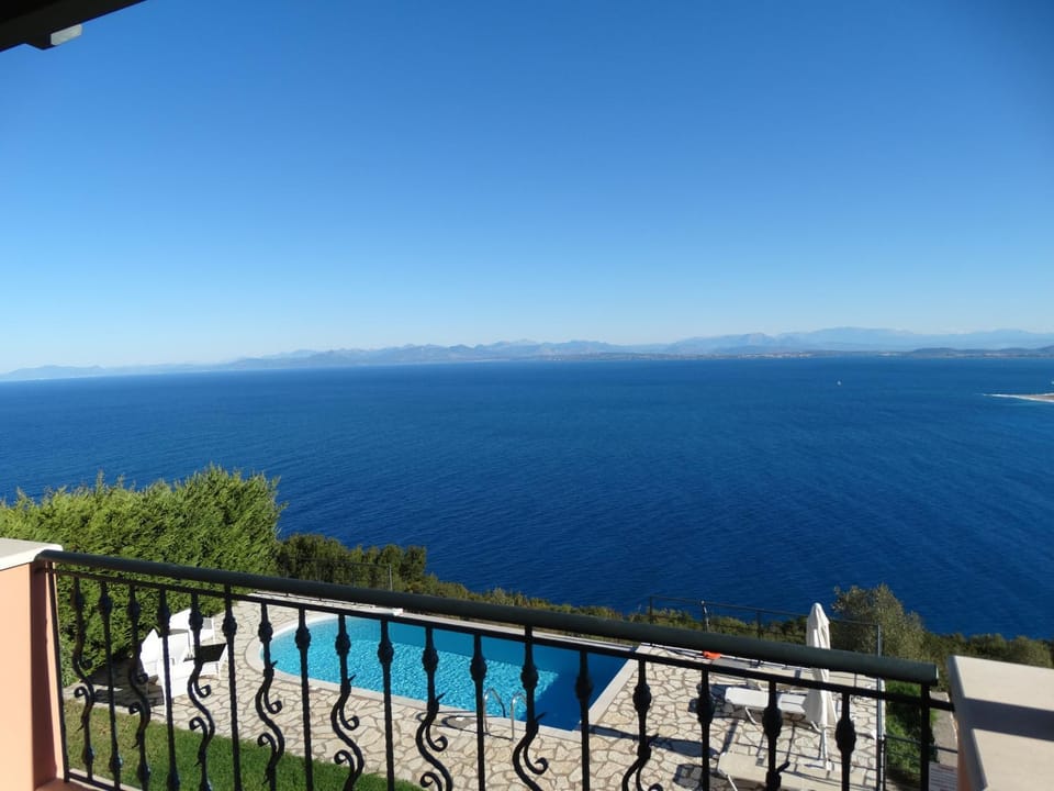Balcony/Terrace, Pool view, Sea view