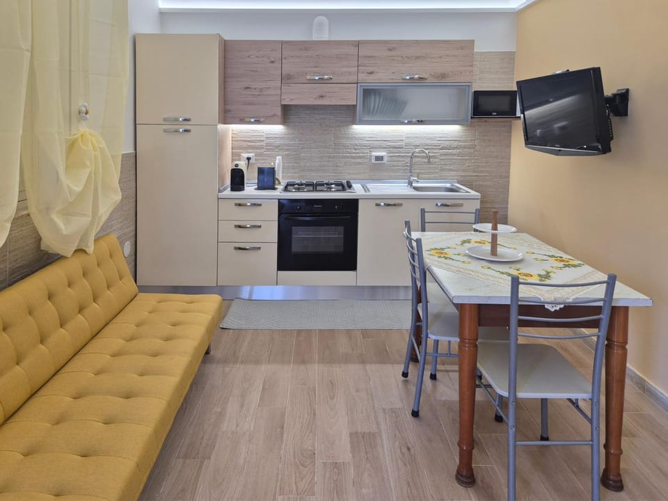 Kitchen or kitchenette, Living room
