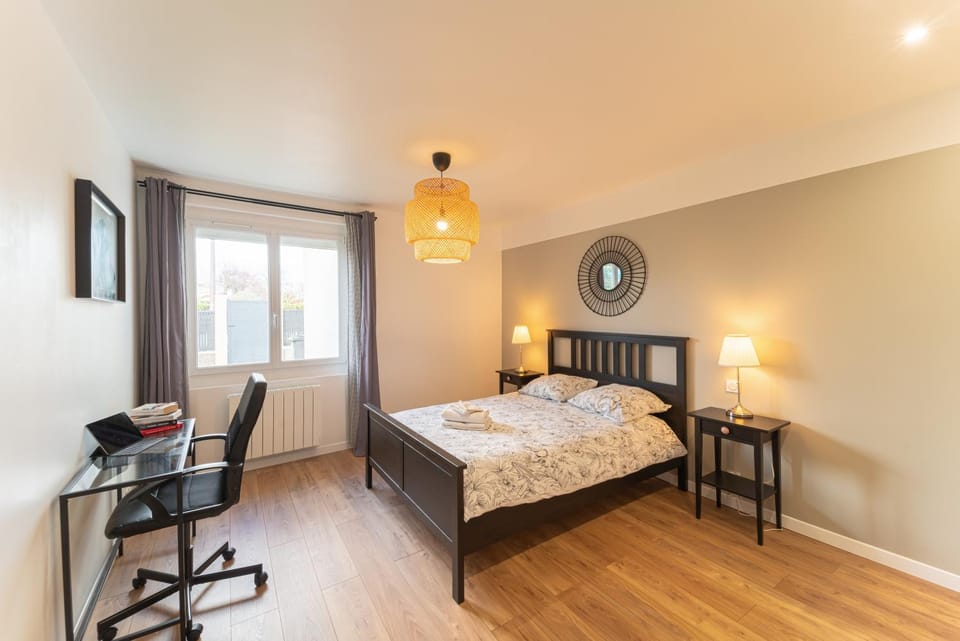 Bed, Photo of the whole room, Bedroom